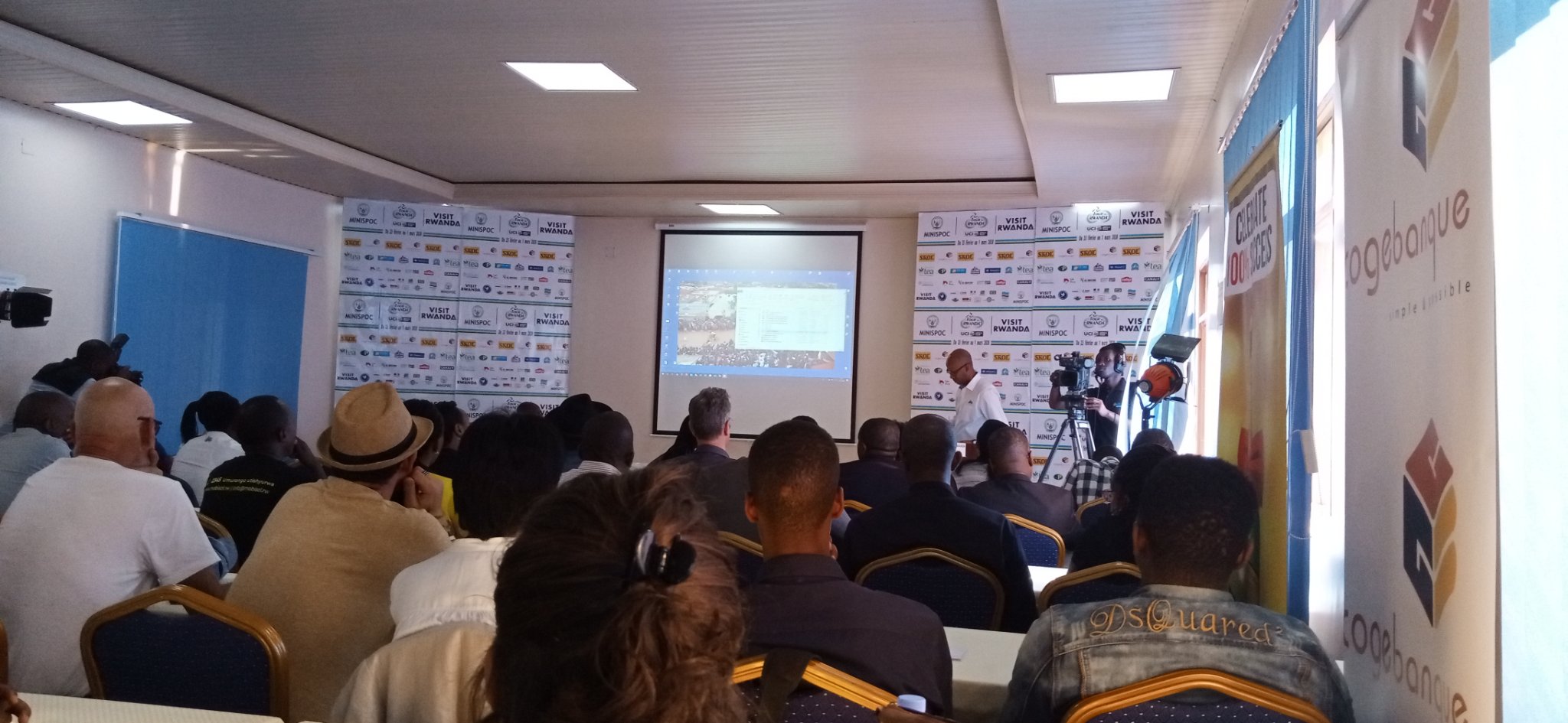 EJ5m13MXYAArByQ.jpg:large