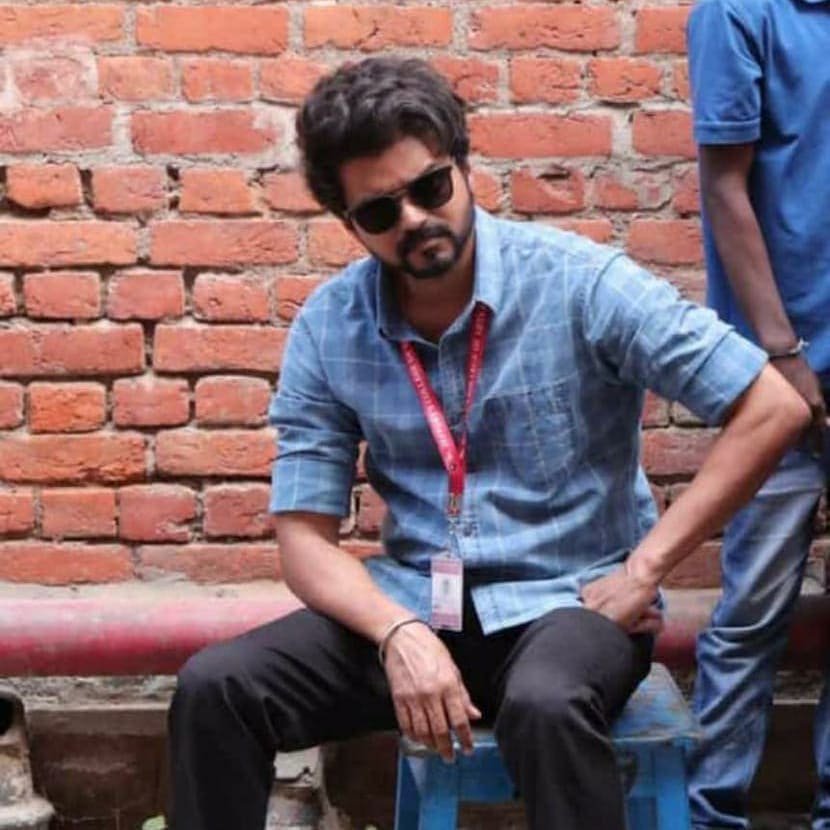 thalapathyhamee's tweet photo. #AllRecordsUnderVIJAYsBIGIL
#thalapathy64update title fixed
The name is #Ragala
Official announcement soon.. https://t.co/6cOyijRsR7