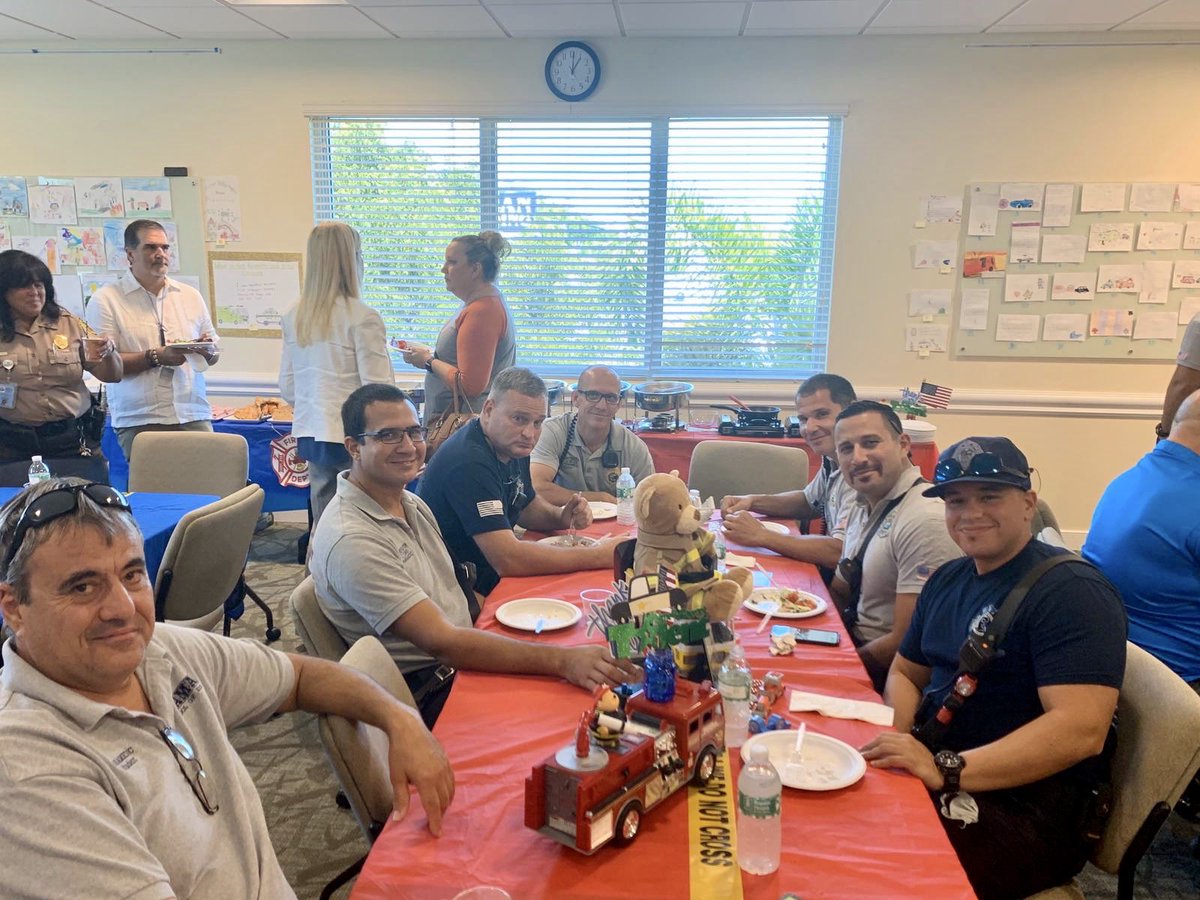 MiamiDadeFire's tweet image. Yesterday, #MDFR firefighters from #Battalion9 who serve the community of @PalmettoBayVlg attended the annual First Responder Appreciation Brunch. #MDFRInTheCommunity.