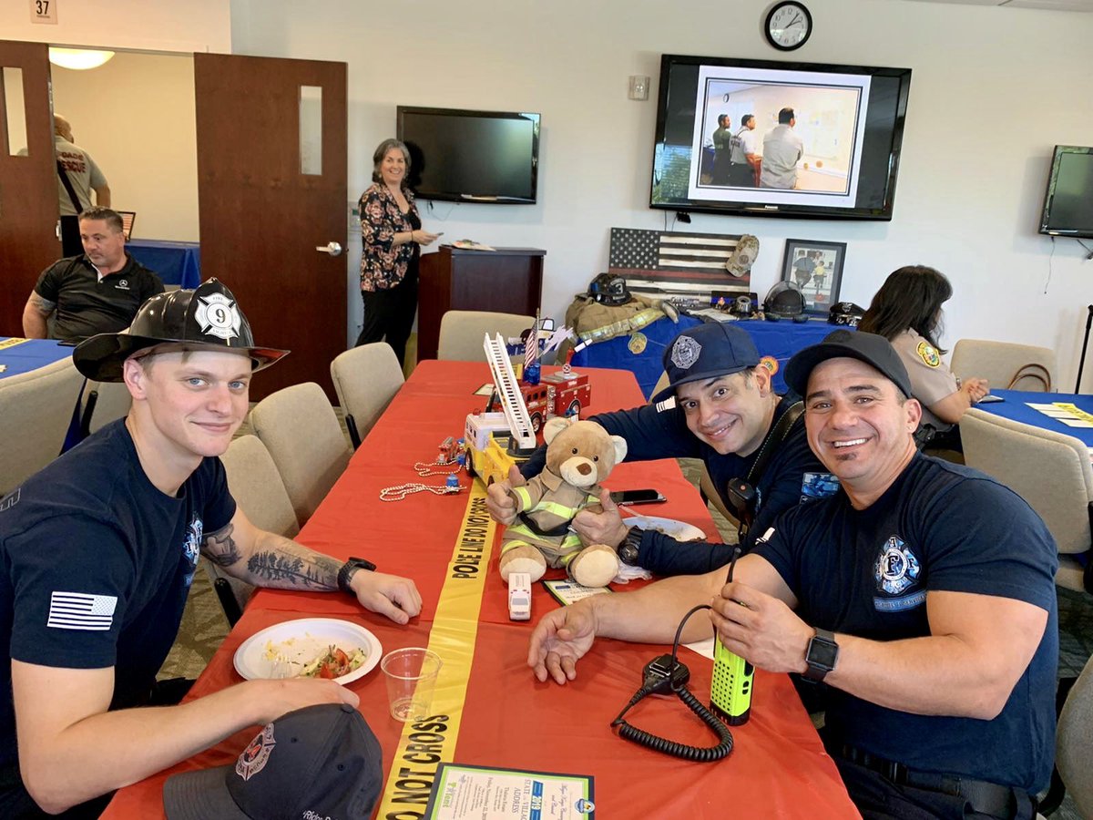 MiamiDadeFire's tweet image. Yesterday, #MDFR firefighters from #Battalion9 who serve the community of @PalmettoBayVlg attended the annual First Responder Appreciation Brunch. #MDFRInTheCommunity.