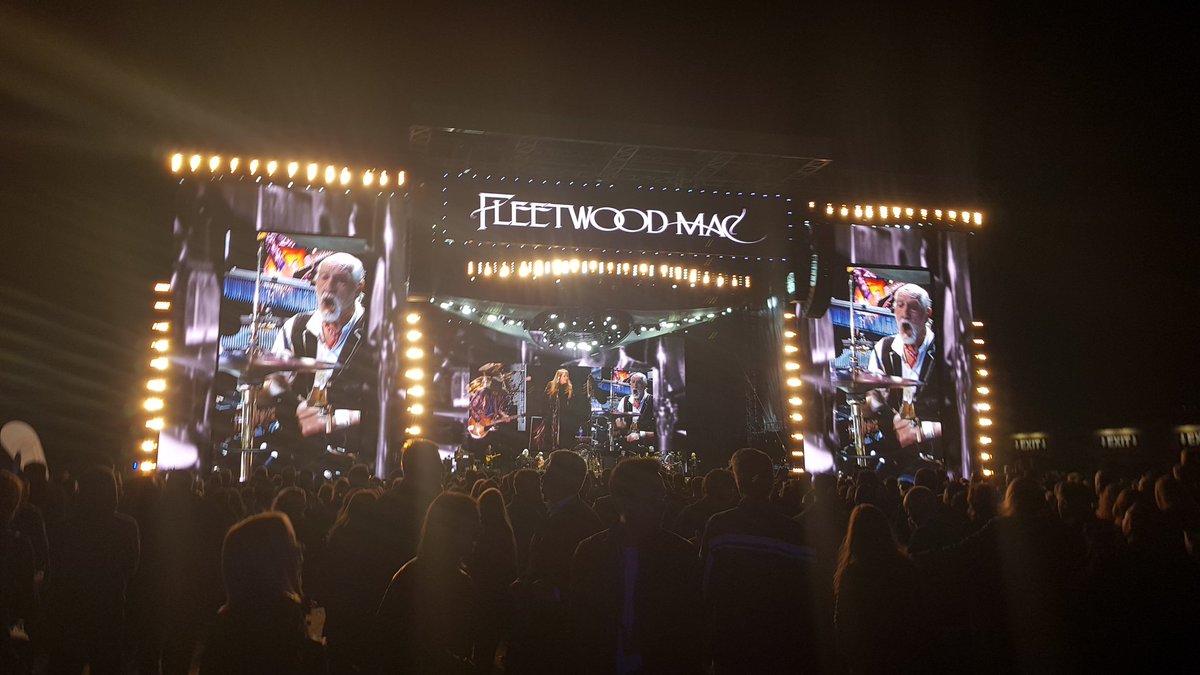 pexlify's tweet photo. What a great show last night for @UCSFChildrens . The amazing @fleetwoodmac and @beck played #Dreamfest 19! #DF19 #PexlifyDF19 #Dreamforce #dreamforce19 https://t.co/gwblOdmkAv