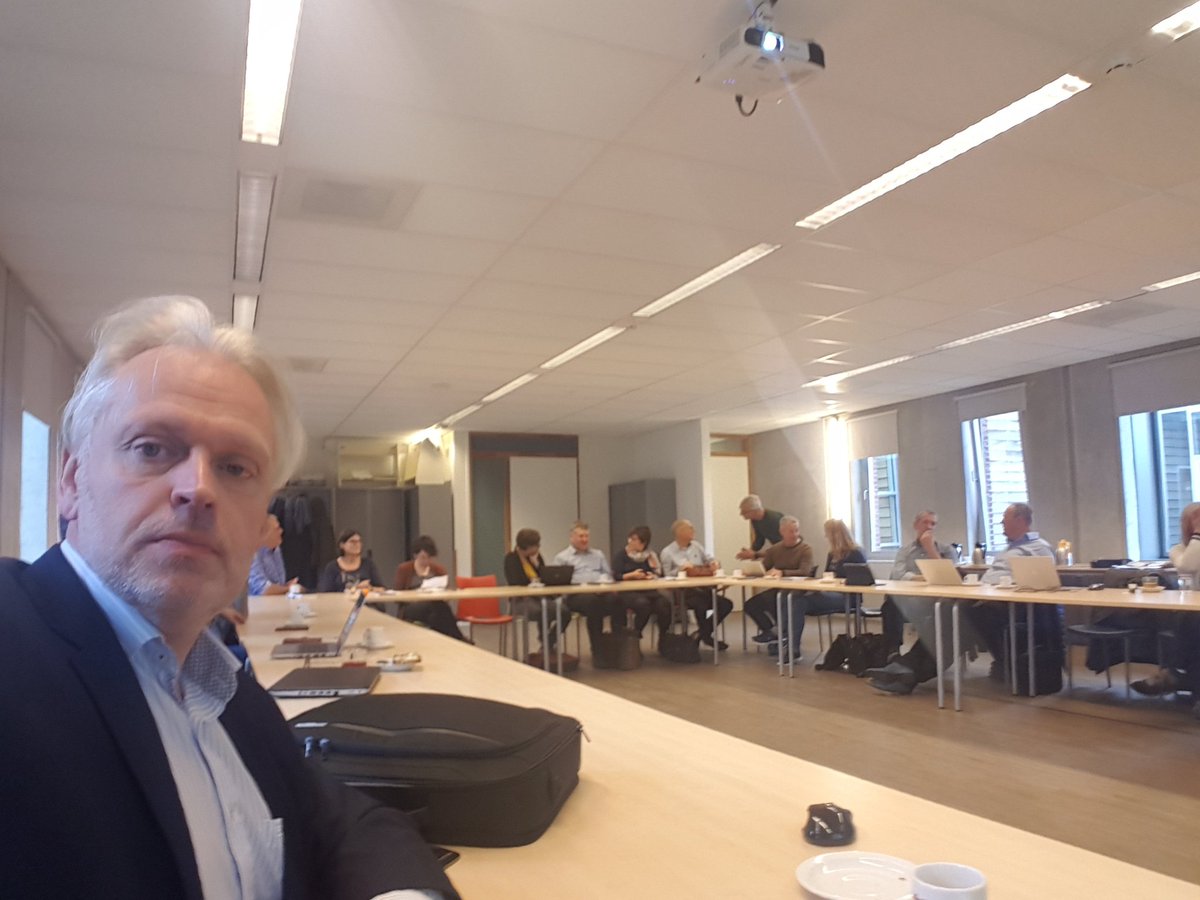 Nu met Twentse gemeenten rond de tafel in Borne over Digitaal Toegankelijk Op Orde. Mooi om in Twente stappen te zetten in het  conretiseren <a href="/VNGRealisatie/">VNG Realisatie</a> <a href="/VNGemeenten/">VNG</a>