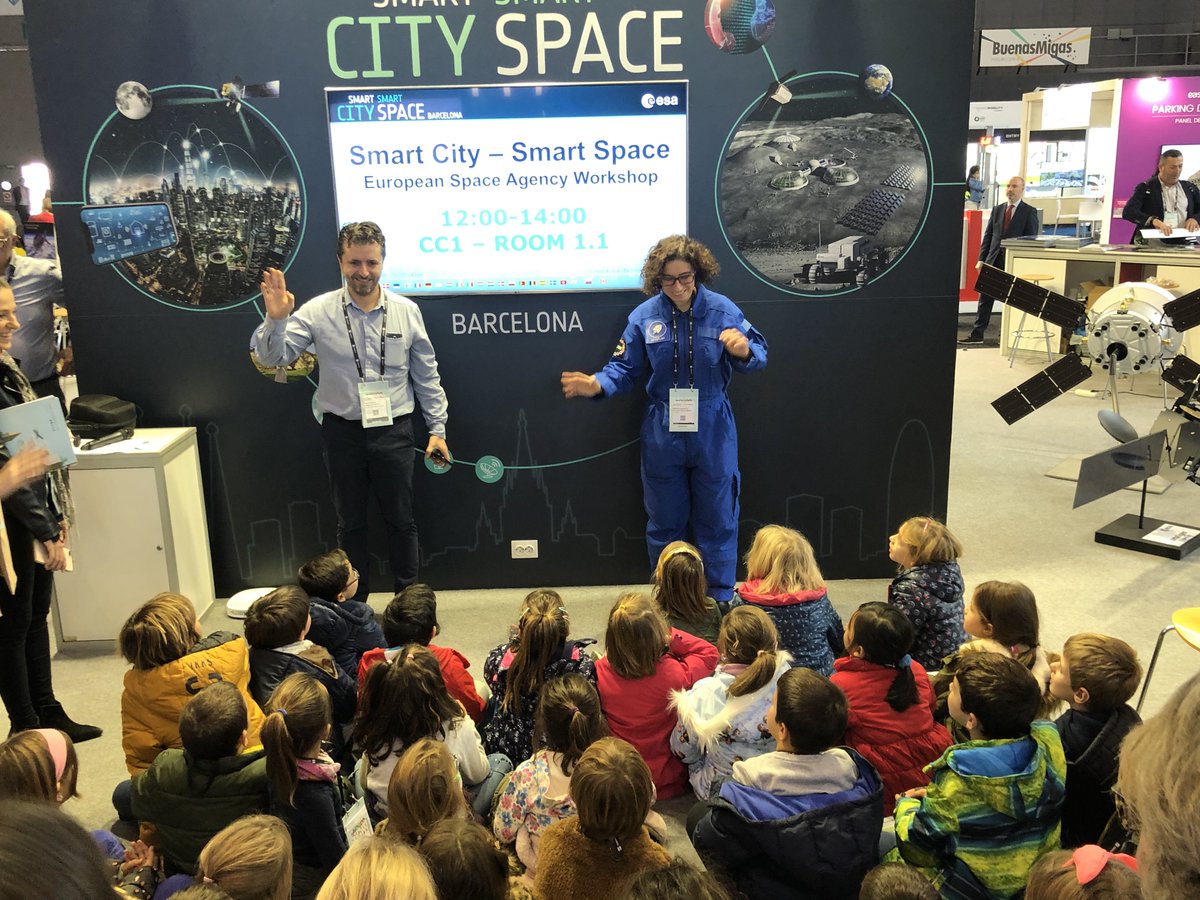 esaspaceflight's tweet image. What sparks the interest of the next generation of astronauts? 🤔👩‍🚀👨‍🚀 

A trip to #Mars and how to recycle in space were some of the topics raised by seven-year-olds at the @esa booth during @SmartCityExpo in #Barcelona today.

#ExploreFarther #ESABICMadrid