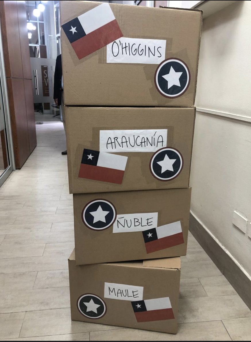 joseantoniokast's tweet photo. Hoy fuimos al @ServelChile a dejar las firmas de las cuatro primeras regiones para constituir oficialmente el Partido Republicano. Hoy más que nunca, los que amamos a Chile, damos un paso adelante y vamos a
defender nuestra Patria y a los chilenos que hoy están desamparados https://t.co/8Cbkeogdl2