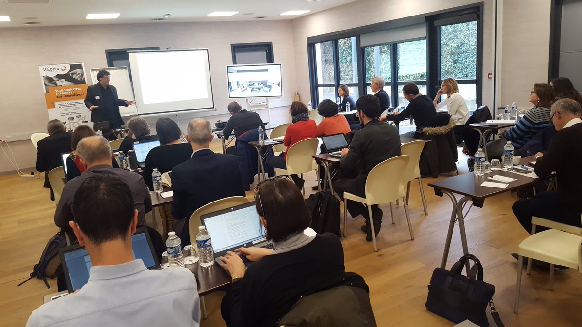 Pole_Valorial's tweet image. #COSPI Valorial programme son année 2020 autour d'1 après-midi de réflexion sur la #mobilité avec son réseau d'experts thématiques &amp;amp; de référents industriels. 3 regards croisés : V. Kaufmann, sociologue des mobilités, O. Wathelet, anthropologue, Y. Crozet économiste 🚅🚗🚲🛫🍝💡