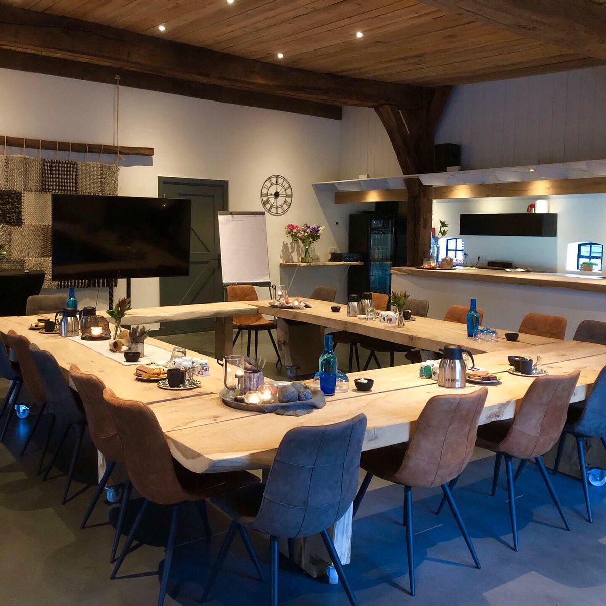 Alles gereed voor een dag vergaderen <a href="/FrieslndCampina/">FrieslandCampina</a>