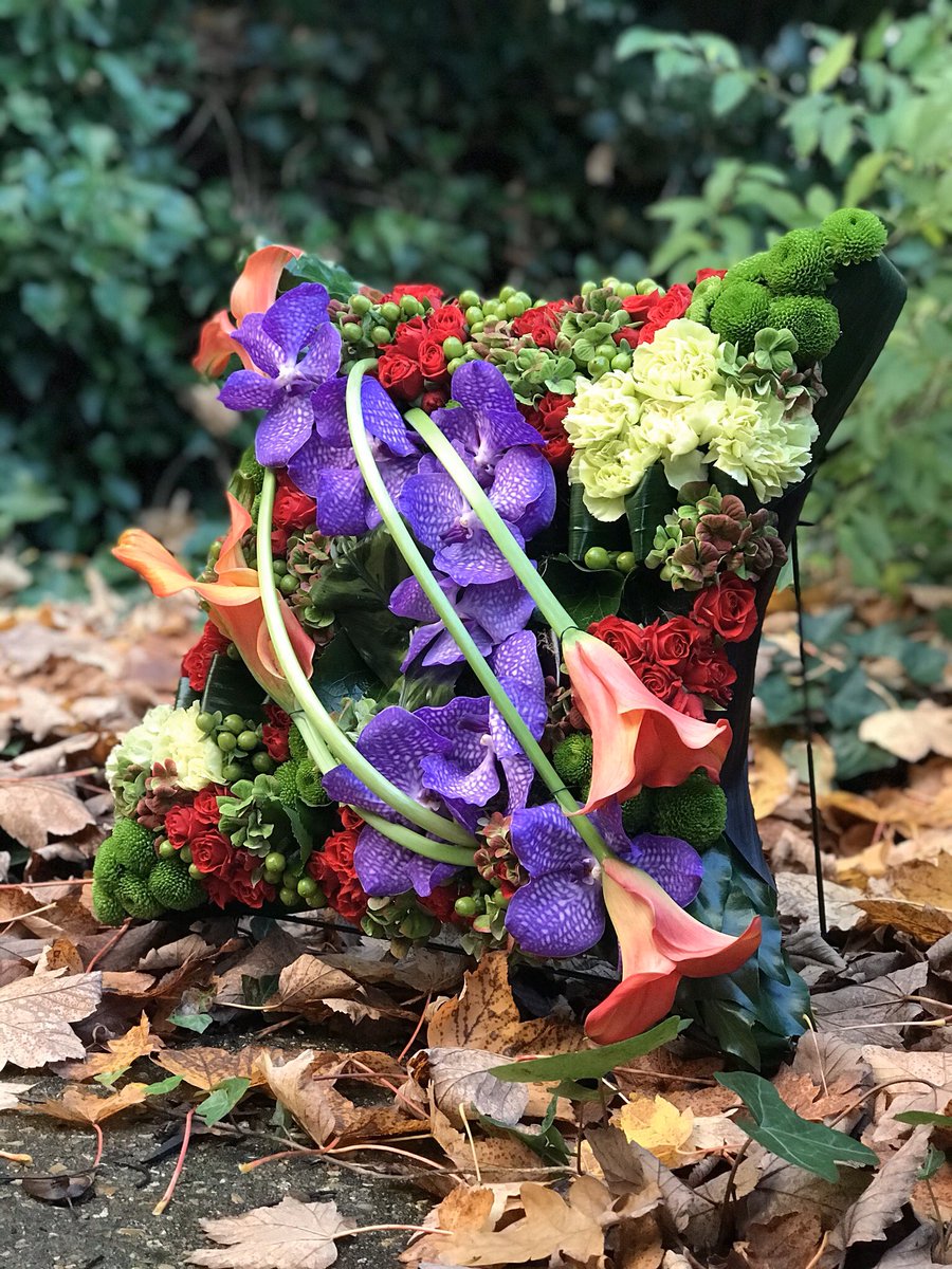 Raysflorist's tweet photo. 𝔹𝕖𝕒𝕦𝕥𝕚𝕗𝕦𝕝 𝕔𝕠𝕟𝕥𝕖𝕞𝕡𝕠𝕣𝕒𝕣𝕪 𝕔𝕦𝕤𝕙𝕚𝕠𝕟 𝕔𝕣𝕖𝕒𝕥𝕖𝕕 𝕓𝕪 𝕁𝕒𝕤𝕞𝕚𝕟𝕖 𝕥𝕙𝕚𝕤 𝕨𝕖𝕖𝕜 💚💜🧡
#cushion #Contemporary #vibrant #vandaorchid #flower #surreyflorist #calla #floristwindow #surreylife #raysflorist #creative #bespoke https://t.co/O6Sa7VF7GE