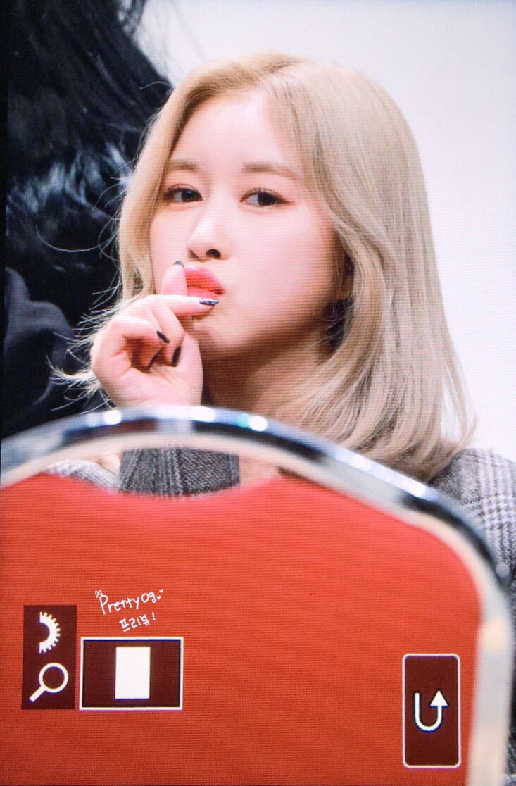 prettyyoung0514's tweet photo. 191121
#우주소녀 #WJSN #다영 #DAYOUNG 
@WJSN_Cosmic https://t.co/YoeqhPNiWu