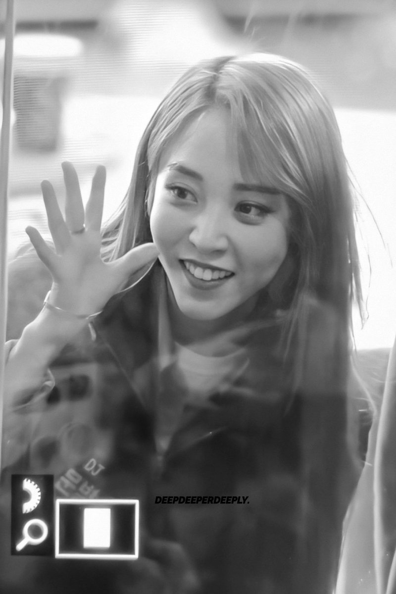 DDD12220221's tweet photo. 191121 

#마마무 #문별 #솔라 https://t.co/Xrh6oZDUof