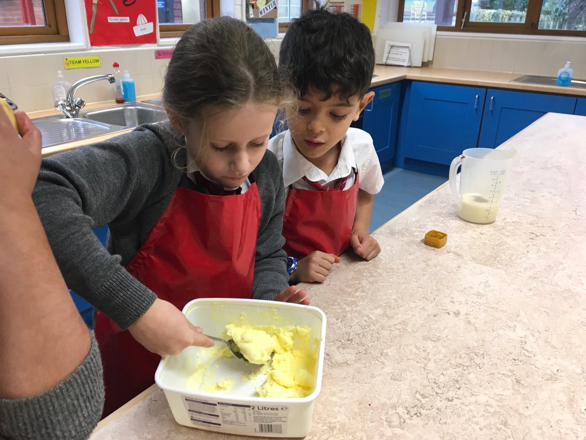 YMS_Create's tweet image. Liquid measurements 
Year 3 make milkshakes as they learn how to measure liquids correctly in the food room.