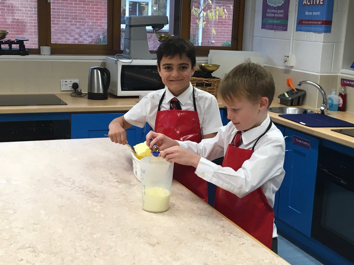 YMS_Create's tweet image. Liquid measurements 
Year 3 make milkshakes as they learn how to measure liquids correctly in the food room.