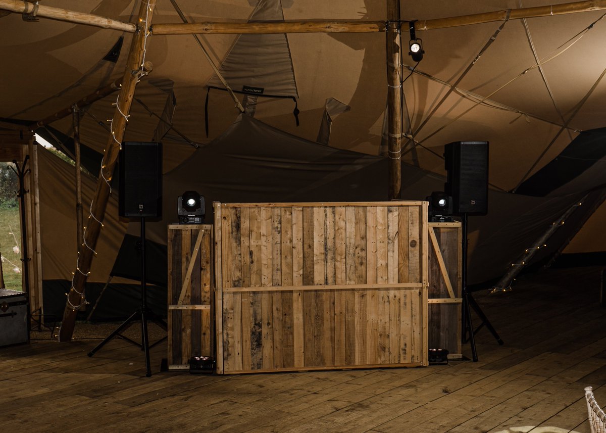 The rustic set up is still flying out … Add this to your special event #rustic #disco #dj #bopperteam