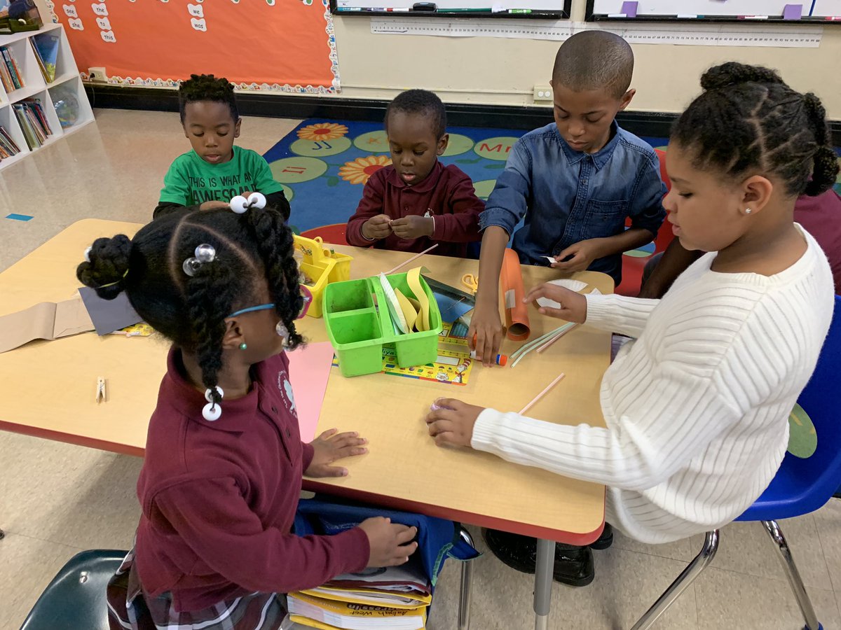 JacquelynLonon's tweet photo. This week our collaboration for Tinker Tuesday- recreating weather tools! My third graders help facilitate in our collaboration with Kindergarten. #happyteacher #makered #visiblethinking #makinginaction #weathertools #CCAgrooves #CCAthinks @SaintFrancisXa3 https://t.co/bUsHNIrj5U