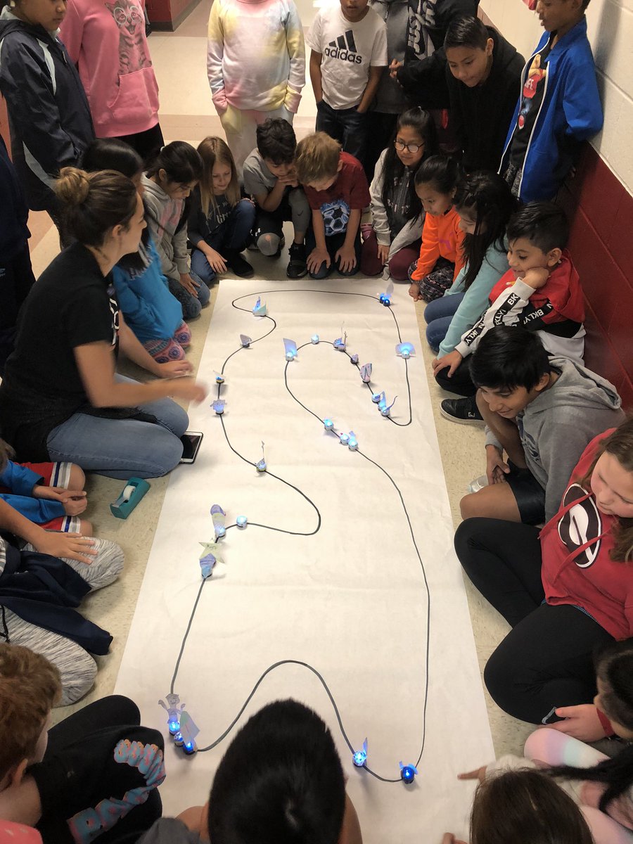 Thanks @laurenwade_rmm for joining us this morning!  The kids loved your lesson to go along with “Balloons Over Broadway”!  Their Ozobot parade was great!