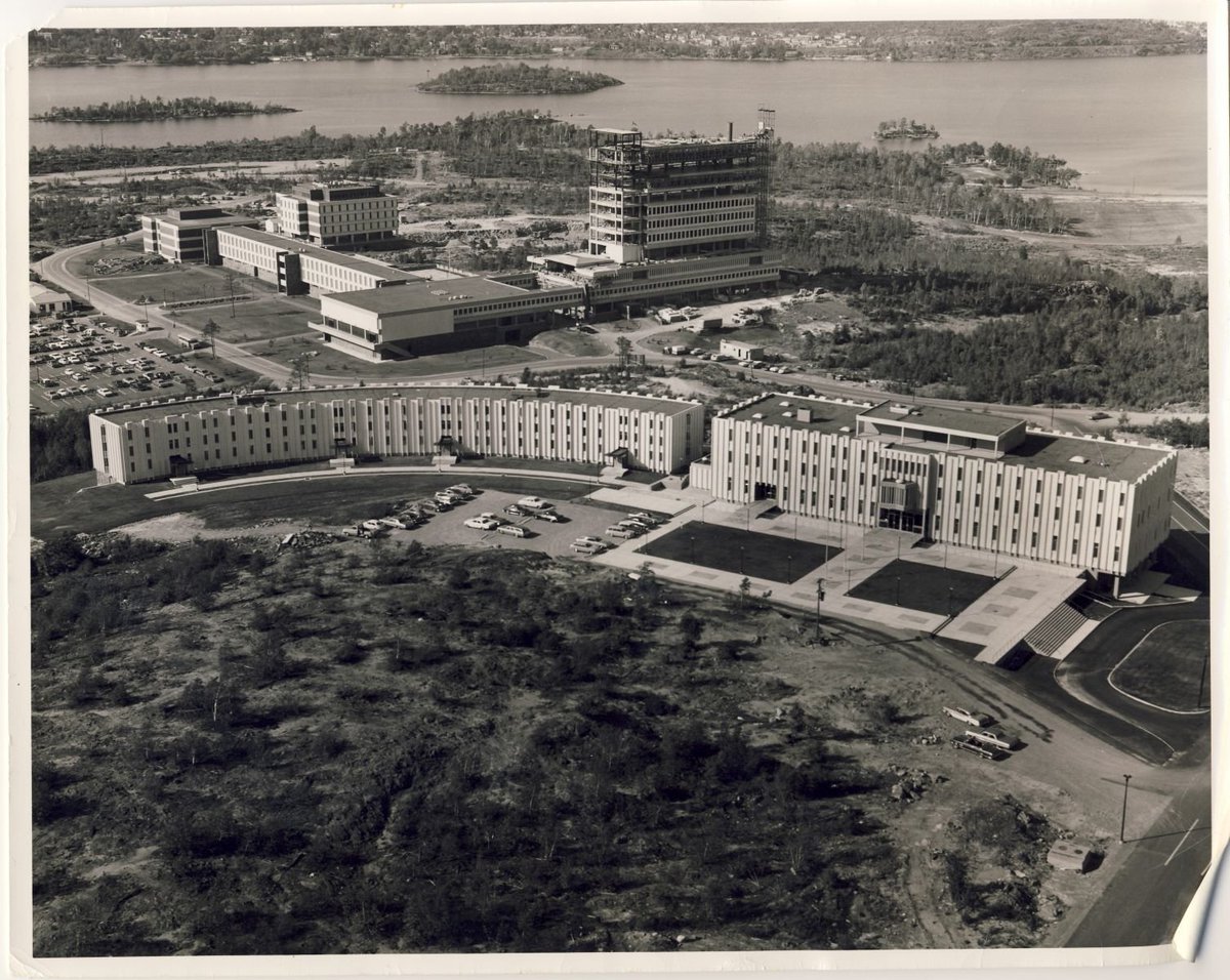 LaurentianU's tweet image. What a difference 52 years can make! Can you spot all of the changes from 1967 to today?
📷: @incapture1  (our campus in 2019)
#ThrowbackThursday  
Quelle différence 52 ans peuvent faire! Pouvez-vous repérer tous les changements de 1967 à aujourd'hui?