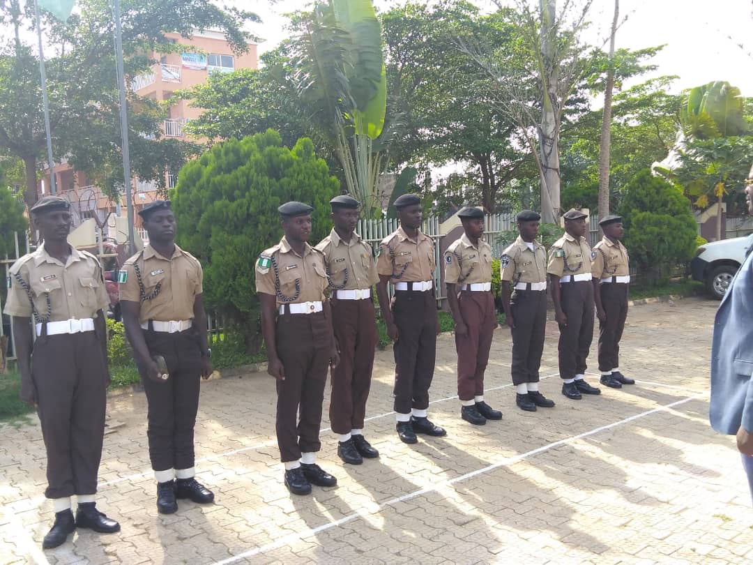 CLTCNG's tweet photo. His Excellency @SundayDareSD is greeted on arrival by the @CLTCNG Director General, members of the Board and invited guests.
He then proceeded to inspect the welcoming Guard of Honour.
#CLTCNG #CLTCLeadership https://t.co/4XjHSO8COI