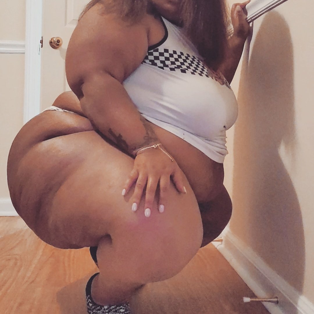 #effyourbeautystandards #bodypositivity #bodypositive #bbwmodel #bbwqueen #bbwlove #freespirit #freethebelly #freethebody #selflove #goldenconfidence #melanin #thickthighssavelives #honormycurves #iamqueensize #curvy #fullfiguredfierce #girlpower #fatgirlroyalty #girlboss