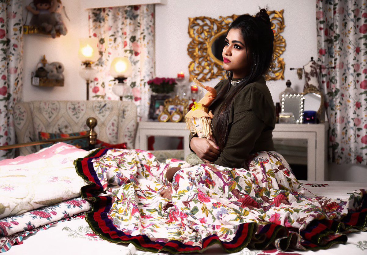 ShaluShamu's tweet image. I am Doing My Best, That Is All I Can Expect Of Myself 😬🔥.

📷 : @SureshsuguPRO 
Stylist : @MercyMatilda 
💄 &amp;amp; 💁‍♀️ : @ShaluShamu 

#dreambig #unexplainable #positivevibes #loveyourself #indowestern #styleinspo #kollywoodactress #newbeginnings