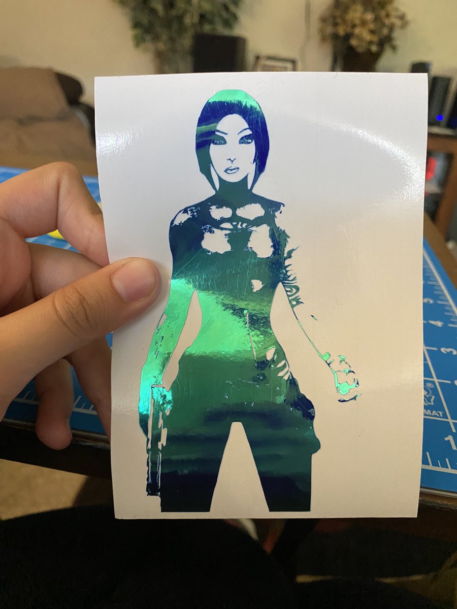 Made a  #borderlands phone case for an order! I forgot to take pics though so enjoy this  #TikTok of it! Lol (this was the only pic I got of it oops) https://vm.tiktok.com/HqQnjd/ .. #girlpluscontroller  @Girl_Controller