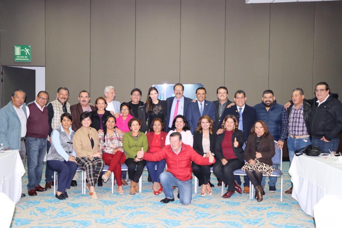 Listas y listos para la toma de decisiones que benefician a los que siempre habían sido olvidados. Desde que llegó la 4T se acompañan las decisiones del pueblo. 
#ElPTsigueDeTuLado