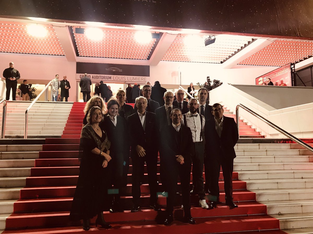IDET_asso's tweet photo. Montée des marches pour le jury ! 📸 La cérémonie de remise des #TropheesArseg va bientôt commencer ! 
Belle soirée à tous 😃 https://t.co/IeluRwZ4Jt