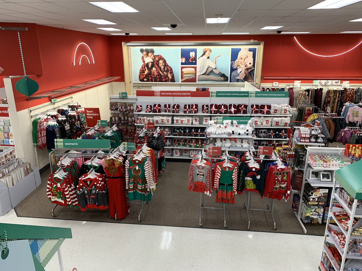 ChelseyWit11's tweet photo. @PatriciaLAnde and I did a little update to our holiday shop today! T2330 has your ugly sweaters and sleep sets for men, women, and children! Perfect for your holiday pictures!!! #g194 #holidaysattarget #familysweaters #familysleep https://t.co/Af8qDp2vKr