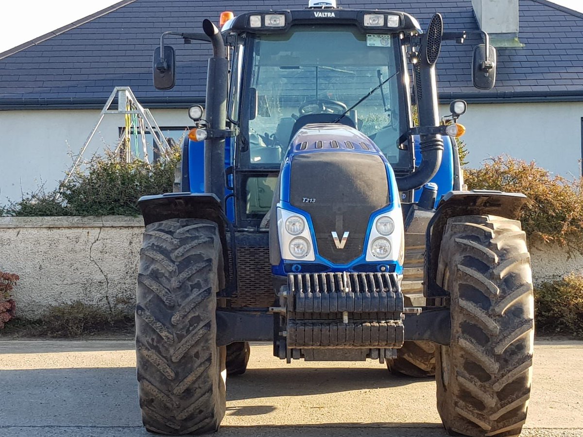 Vantage_Ire's tweet photo. Valtra t 213 on autopilot and centrepoint fast for 20mm accuracy. #farming #farm365 #autopilot #percisionag https://t.co/5xJ9E4vkta