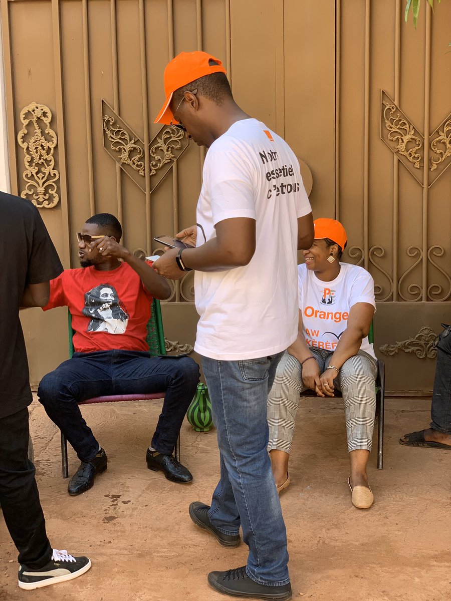 OumsB's tweet photo. #Awkerefe #journéetousvendeurs @Orange_Mali https://t.co/4lKu6E41d1