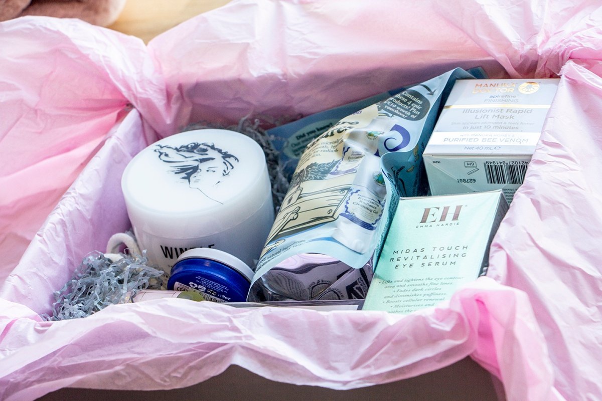 BritBeautyBox's tweet photo. Oh hello Winter Box 2018, it's been a while... Get £200 worth of goodies for just £75 now, no subscription necessary! Head to the Previous Box section of our website to find out more... https://t.co/YTeF4OO1nb