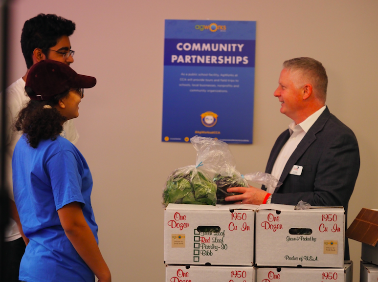 CommCharterAcad's tweet photo. Our students have grown and donated more than 380 lbs of produce to @centralpafb at our state-of-the-art, career training aquaponic center.

This is innovative education for a sustainable future, a demonstration of commitment to our communities. @PAAgriculture @pedroarivera2 https://t.co/GxMEh4CjSQ