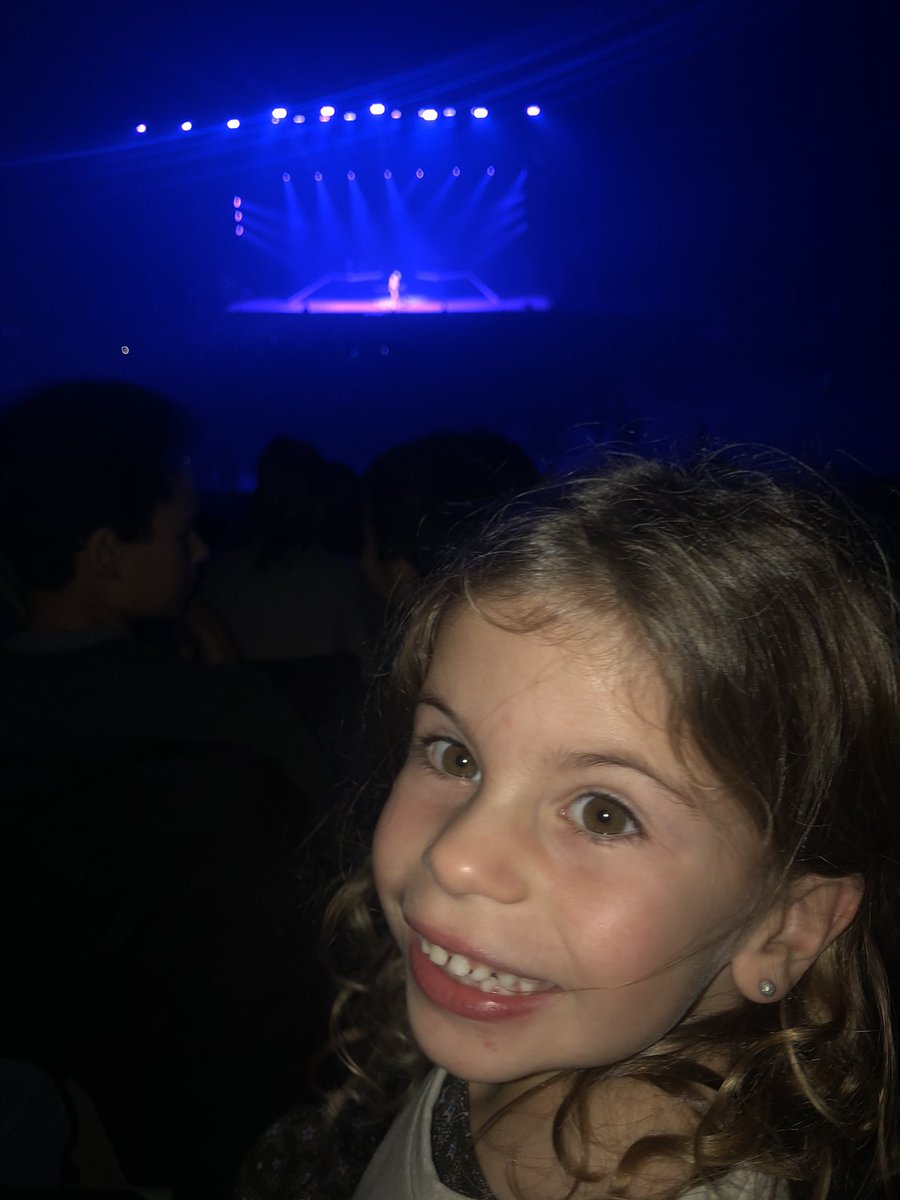 SeillerBenoit's tweet photo. Merci @angele_vl d’avoir offert ce beau concert à ma Princesse et toutes ses copines 😘😘 #premierconcert #chanteusepreferee @girlpower @monpereceheros 😘😘😘😘😘 https://t.co/zkFU5wbzKI