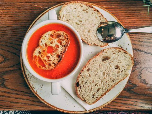 JLGoodenough's tweet photo. It's that time of year again... Cold and dark outside, wanting warmth inside!
🌬
I've had soup two days in a row now, but I want to keep things interesting. What is your favourite soup? Bonus points if it's easy to make!
🍲
#Peachcroft #Abingdon #Oxfor… https://t.co/M9qHwp57Je https://t.co/okDqmUgCRr
