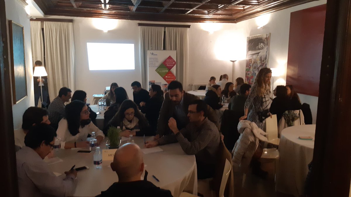 SantasEnrique's tweet photo. Proyecto EPICA @secardiologia, trabajando en ideas y diseño de materiales para mejorar la educación al paciente con #insuficienciacardiaca... aspecto fundamental a mejorar en práctica clínica! https://t.co/85KdPXQyPx