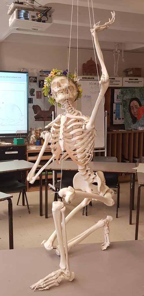 Mr_Matsangouras's tweet photo. Well done Avery for you impressive A2 size anatomical drawing! Excellent demonstration of observational and drawing skills from first hand! 💀 @ChiswickSchool #ambitiouandproud https://t.co/7GNVfG8ANs