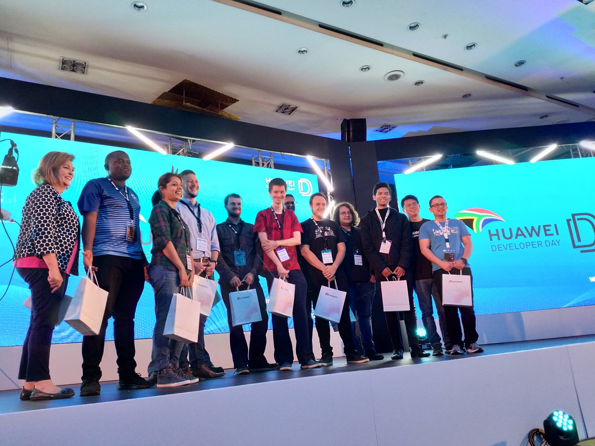 SimonBotes's tweet photo. Winners of the #HUAWEIDevelopersDay code labs challenge. Congratulations all. #HDD2019ZA https://t.co/2acwvT64Rp