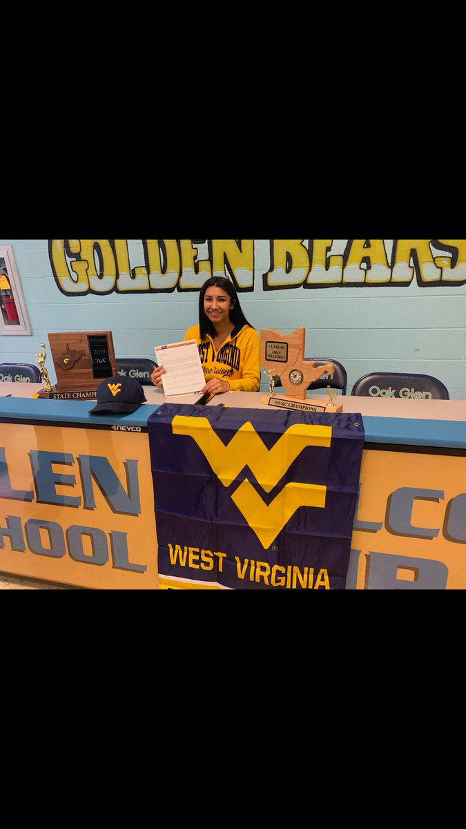 mo_po11's tweet photo. Our senior, Skye Stokes officially signed her NLI today surrounded by her family, friends, and teammates! We’re so proud of you Skye, & wish you the very best at WVU 🏐🌟 Cue country roads! #MAXPULL #WEoverME @OakGlenVB https://t.co/g5OYimRFrr