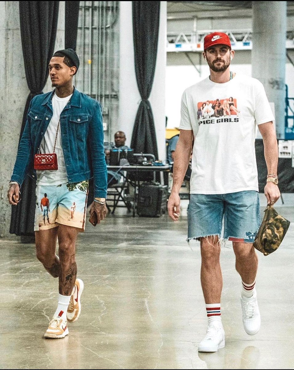 🚨 🚨 Jordan Clarksons wearing a tiny Chanel bag as a necklace 🚨 🚨
