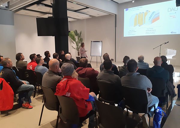 SGplaco's tweet photo. 📸 En el espacio de @saintgobain en Montcada (Barcelona), estuvimos impartiendo una formación sobre sistemas de fachada #Placotherm a instaladores de la zona.

Les mostramos sus propiedades así como sus aplicaciones, ¿quieres saber más? 👉 https://t.co/n8xEuCc0zb https://t.co/9WuSE2B9Uv