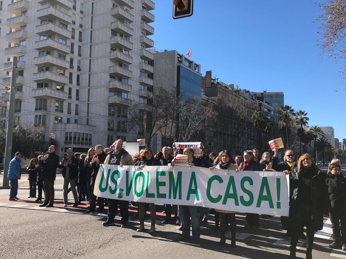 adic_diagonal's tweet photo. Demà amb el tancament definitiu de l'edifici de Medi Ambient, l'Adic Diagonal deixarà d'existir... I també el compte de Twitter i telegram. No voliem perdre l'oportunitat d'agrair a tots els q ens heu acompanyat a les sortides dels divendres i els actes preparats. Gràciess 🎗️❤️ https://t.co/Ys2ZhNHhyH