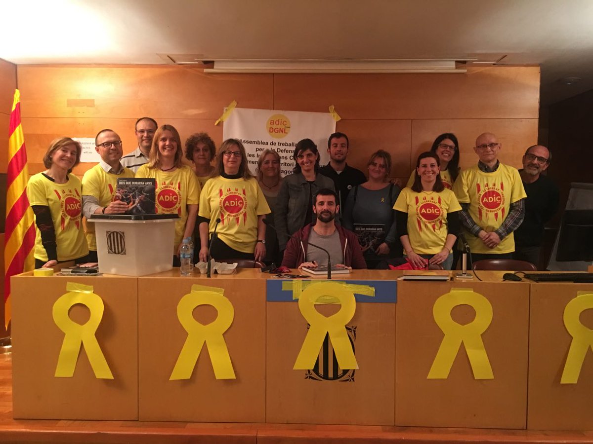 adic_diagonal's tweet photo. Demà amb el tancament definitiu de l'edifici de Medi Ambient, l'Adic Diagonal deixarà d'existir... I també el compte de Twitter i telegram. No voliem perdre l'oportunitat d'agrair a tots els q ens heu acompanyat a les sortides dels divendres i els actes preparats. Gràciess 🎗️❤️ https://t.co/Ys2ZhNHhyH