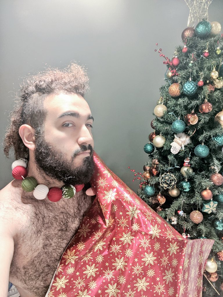 ElhoimLeafar's tweet photo. This start to feel a little traditional // wrapping presents for childrens with autism every year can be a creative way to rock your day 💪😎✨ #Wrappedinred #Yuleiscoming #Giftsforspecialpeople #truecolors https://t.co/EByucrfeMv