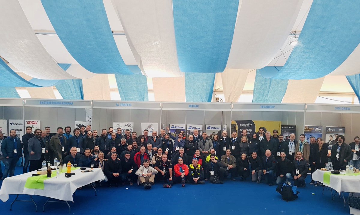 ENAIRE's tweet photo. 🗣 Compañeros de Operaciones y Seguridad de @ENAIRE presentes en el Congreso de #Drones Policiales de #Benidorm para explicar cómo coordinamos trabajos de #RPAS con FFCCS https://t.co/l57hLHt4sU

¡GRACIAS un año más a @POLICIALOCAL @visitbenidorm @BenidormAyto! 🙌 https://t.co/xOLZL8u7uq