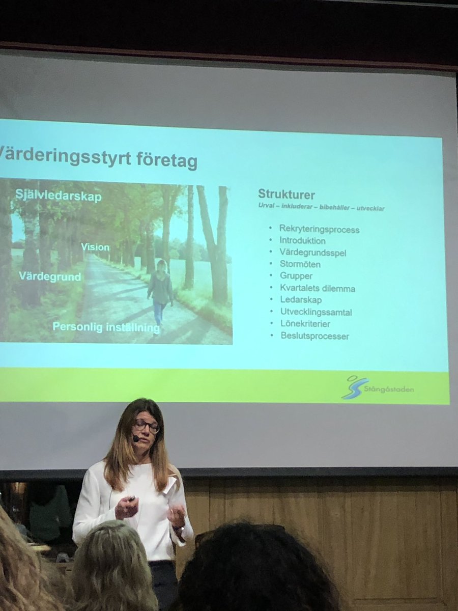 KarinNordmark's tweet photo. Malin Wettre,HR-chef på Stångåstaden berättar om deras utveckling av ett testverktyg i rekryteringsprocessen utifrån värderingar. Så innovativt och spännande!👏👏👏 #Fastigo_org https://t.co/KFTKspPyJx