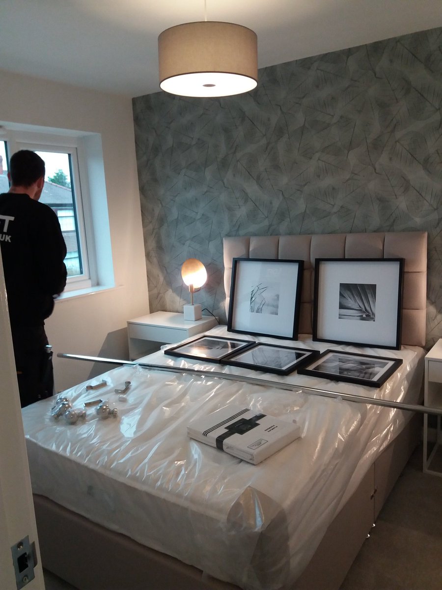 It's all hands on deck getting our brand new showhome ready for the opening weekend at Foxwood! <a href="/PlumlifeHomes/">Plumlife Homes</a> <a href="/CubeHomes/">Cube Homes</a> @_LOFhTuk 🏡