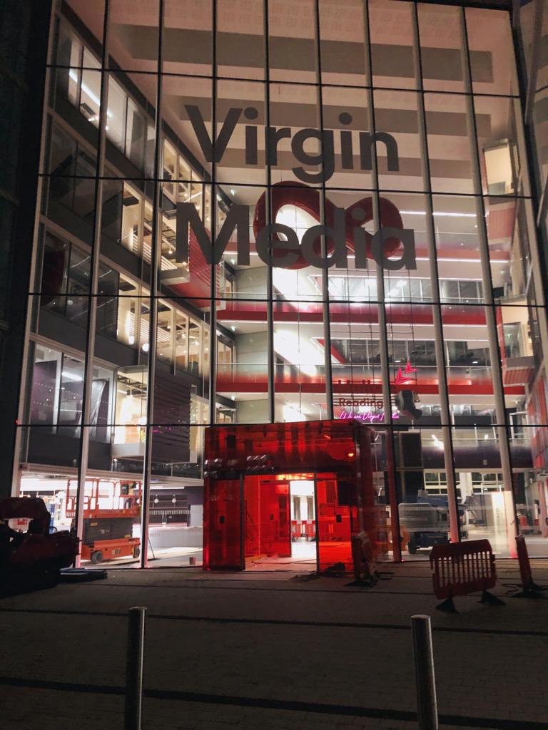 VMO2Life's tweet photo. It’s almost time...⏰
Soon we will be waving 👋 goodbye to our HQ in Hook & saying hello to our new home in Brook Drive, Reading! Our people are packing their new (bag for life) tote bags & getting ready for the big move.
👇Here’s a sneak peek of our new office... #VMFamily https://t.co/xRQfy7hAOb