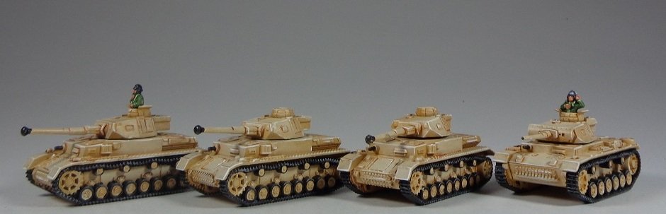 paintedfigs's tweet photo. A few DAK Flames of War goodies. The plastic 8.8 guns kits are a big improvement on the pewter ones.
#FlamesofWar #TabletopWargaming #BattlefrontMiniatures #miniaturepainting https://t.co/TXaHF8zqvN