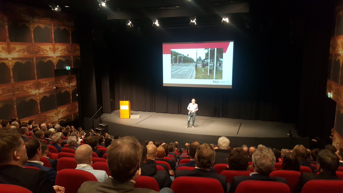 Vandaag namens @Betonvereniging aanwezig bij de @CobouwNL Awards in het @louwmanmuseum in Den Haag. Eerst een keynote Maarten Steinbuch over #robotica en daarna een diner.