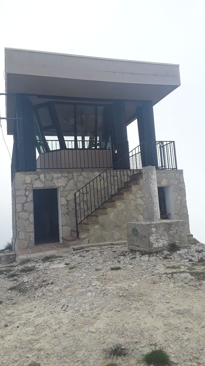 VaersaGva's tweet photo. Hui ens trobem en l'observatori de Aixortà. ¡Que tingueu un bon dia! Castell de Guadalest #Aixortà #Observatoris #ElCastelldeGuadalest #Alicante https://t.co/tDS395iDnq
