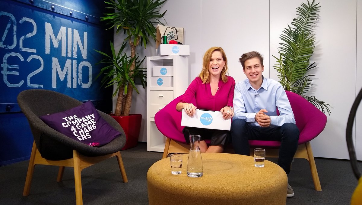 Freebie_box's tweet image. Throwback vom Cafe Puls Interview vergangenen Jahres, welches vor der 2Min2Mio Ausstrahlung gedreht wurde.✌️😋 #cafepuls #freebieobx #moritzlechner #puls4 #2min2mio #überraschung #tv @JohannaSetzer