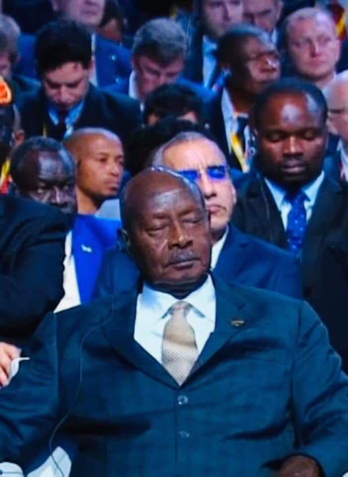 WaruhiuFranklin's tweet photo. Lets settle This. Final Jab😂

Kenya's President VS Uganda's Grand PAPA . Retweet for Uhuru. Like for Grand PAPA Museveni√

#KenyaVsuganda https://t.co/YTqc3IGhoV